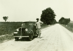 Magyarország, Hetes, református kántortanító Opel Kadett típusú személygépkocsijával., 1937, Nagy Józsefné dr, német gyártmány, Opel-márka, bricsesz, automobil, rendszám, Fortepan #85053