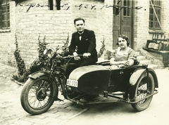 Magyarország, Kaposvár, kántortanító Gelett Herstal típusú oldalkocsis motorkerékpárjával., 1934, Nagy Józsefné dr, belga gyártmány, oldalkocsis motorkerékpár, rendszám, Gillet Herstal-márka, lányok-járművek, Fortepan #85054