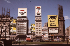 Argentína, Buenos Aires, Avenida 9 de Julio, jobbra az Avenida Corrientes torkolata., 1969, Métneki János dr, színes, Pepsi-márka, reklám, Fortepan #85099