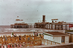 Hollandia, Hága, Scheveningen városrész, móló (de Pier)., 1962, Métneki János dr, strand, színes, tengerpart, móló, Fortepan #85122