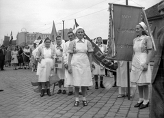 Hungary, Budapest II., Frankel Leó út (Kunfi Zsigmond utca), a Margit kórház felvonuló dolgozói a Zsigmond térnél., 1948, Fortepan, medical institution, doctor, tableau, march, nurse, Budapest, Fortepan #8516