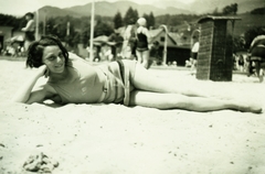 Austria, Edlach an der Rax, 1930, Hirschler András, bathing, hairy armpit, prop up the head, changing cabin, Fortepan #85248