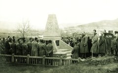 Oroszország, Skotovo, a hadifogolytábor temetőjében állított emlékmű., 1919, Lőw Miklós, első világháború, emlékmű, temető, hadifogoly, emléktábla, szovjet katona, Fortepan #85324