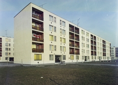 Magyarország, Kecskemét, Széchenyiváros, Hitel utca 9-12., 1976, Kádas Tibor, kerékpár, színes, lakótelep, antenna, Fortepan #85410