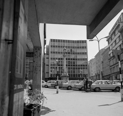 Magyarország, Budapest V., Szervita (Martinelli) tér a Mária oszloppal a Petőfi Sándor utca felé nézve., 1976, Erdei Katalin, Budapest, Szűz Mária-ábrázolás, Fortepan #85421