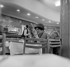 Hungary, Budapest VI., Oktogon (November 7. tér), Abbázia kávéház., 1969, Erdei Katalin, hat, reading, espresso, wrist watch, coffee maker, old person, Budapest, Fortepan #85436