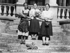 1930, Csontos András, tableau, women, stairs, bouquet, Fortepan #85509