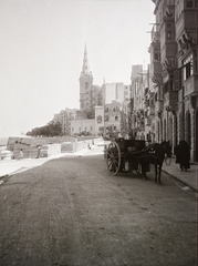 Málta, Valletta, Triq Marsamxett, távolabb a Szent Pál-székesegyház., 1920, Bejczy Sándor, lovaskocsi, fogat, kordé, Fortepan #85557