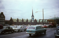 Dánia, Koppenhága, a Tőzsde (Börsen) épülete a Havnegade felől nézve., 1966, Lőw Miklós, színes, teherautó, Volkswagen-márka, reneszánsz, Volkswagen Bogár, országjelzés, ifj. Hans van Steenwinckel-terv, Lorenz van Steenwinckel-terv, Fortepan #85592