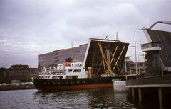 Dánia, Koppenhága, Inderhavn, Knippelsbro., 1966, Lőw Miklós, hajó, színes, teherhajó, felnyitható híd, Kronholm/Southern Trader/Nabila-hajó, Fortepan #85610