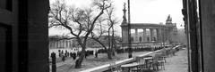 Magyarország, Budapest XIV., Hősök tere a Műjégpálya felől nézve. 1956. december 4-i Nőtüntetés., 1956, Nagy Gyula, forradalom, terasz, kerti bútor, panorámakép, Budapest, Fortepan #85715