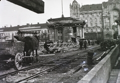 Magyarország, Budapest V., Széchenyi Lánchíd az 1914-15. évi felújításakor. Háttérben a Gresham-palota., 1914, Schmidt Albin, híd, építkezés, szálloda, szecesszió, palota, sínpálya, Budapest, Quittner Zsigmond-terv, Vágó József-terv, függőhíd, William Tierney Clark-terv, Art Nouveau, Fortepan #86039