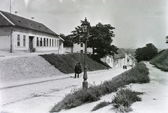 Hungary, Tabán, Budapest I., Hadnagy utca a Sánc utca felől nézve., 1912, Schmidt Albin, street view, lamp post, cobblestones, Budapest, Fortepan #86048