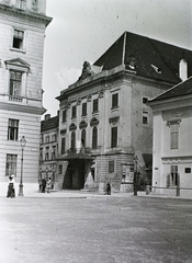 Magyarország, budai Vár, Budapest I., Szent György tér, szemben a Várszínház a Színház utcában., 1912, Schmidt Albin, színház, lámpaoszlop, Budapest, Fortepan #86080