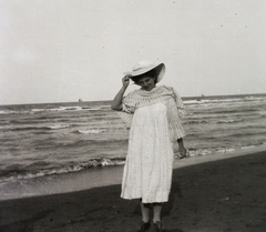 1910, Schmidt Albin, hat, sea shore, greeting, touching the brim of a hat, Fortepan #86141