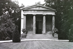 Németország, Berlin, Mauzóleum a Charlottenburgi kastély parkjában, Lujza királynő temetkezési helye., 1914, Schmidt Albin, klasszicizmus, virágtartó, timpanon, mauzóleum, Karl Friedrich Schinkel-terv, Heinrich Gentz-terv, Fortepan #86177