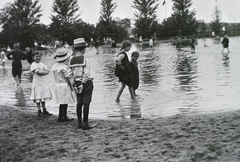 Németország, Berlin, Schillerpark, pancsoló  (Planschwiese)., 1914, Schmidt Albin, tó, Fortepan #86188