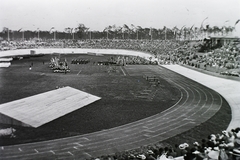 Németország, Berlin, a Deutsches Stadion megnyitó ünnepsége 1913. június 8-án., 1913, Schmidt Albin, zászló, ünnepség, stadion, megnyitó ünnepség, Otto March-terv, Fortepan #86190