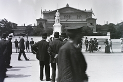 Németország, Berlin, Tiergarten, Königsplatz (később Platz der Republik), a Moltke emlékmű mögött a Krolloper., 1914, Schmidt Albin, emlékmű, Friedrich Ludwig Persius-terv, Fortepan #86191