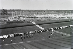 Németország, Berlin, a Deutsches Stadion megnyitó ünnepsége 1913. június 8-án., 1913, Schmidt Albin, zászló, ünnepség, közönség, megnyitó ünnepség, Otto March-terv, Fortepan #86196