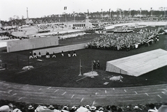 Németország, Berlin, a Deutsches Stadion megnyitó ünnepsége 1913. június 8-án., 1913, Schmidt Albin, zászló, katona, ünnep, stadion, díszmenet, megnyitó ünnepség, Otto March-terv, Fortepan #86197