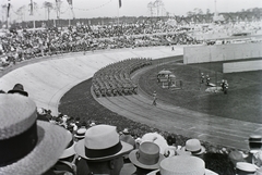 Németország, Berlin, a Deutsches Stadion megnyitó ünnepsége 1913. június 8-án., 1913, Schmidt Albin, zászló, katona, ünnep, stadion, díszmenet, megnyitó ünnepség, Otto March-terv, Fortepan #86203