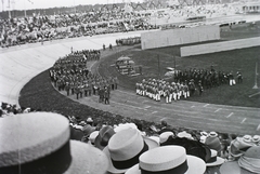 Németország, Berlin, a Deutsches Stadion megnyitó ünnepsége 1913. június 8-án., 1913, Schmidt Albin, zászló, ünnepség, katona, stadion, díszmenet, megnyitó ünnepség, Otto March-terv, Fortepan #86204