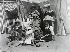 Italy, Grado, Strand., 1910, Schmidt Albin, beach, tableau, Fortepan #86287