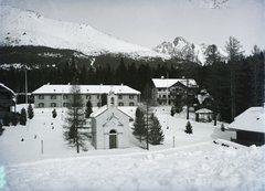 Szlovákia, Magas-Tátra, Ótátrafüred, előtérben középen a Szent Péter és Pál-kápolna / Lourdes-i Szűz Mária-kápolna., 1907, Magyar Földrajzi Múzeum / Erdélyi Mór cége, erdő, tél, hó, kápolna, Tátra hegység, Fortepan #86553