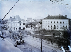 Slovakia, Prešov, Jókai tér (Námestie legionárov), balra a Postapalota, jobbra a Seminarium épülete. Háttérben a ferencesek temploma, 1912, Magyar Földrajzi Múzeum / Erdélyi Mór cége, church, square, crucifix, post office, Fortepan #86611