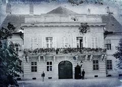 Slovakia, Komarno, a várparancsnokság épülete., 1903, Magyar Földrajzi Múzeum / Erdélyi Mór cége, balcony, public building, sentry-box, bilingual sign, Fortepan #86638