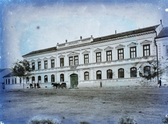 Románia,Erdély, Balázsfalva, piactér (Piata 1848), görögkatolikus leányiskola., 1910, Magyar Földrajzi Múzeum / Erdélyi Mór cége, lányiskola, görög katolikus, kétnyelvű felirat, földút, hintó, Fortepan #86651