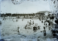 Hungary, Hajdúszoboszló, strand., 1930, Magyar Földrajzi Múzeum / Erdélyi Mór cége, beach, summer, damaged photo, bath, Fortepan #86689