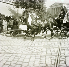 Magyarország, Budapest VIII.,Budapest V., Kálvin tér, háttérben a Magyar Nemzeti Múzeum., 1905, Magyar Földrajzi Múzeum / Erdélyi Mór cége, fogat, díszmagyar, Budapest, tarsoly, Fortepan #86710