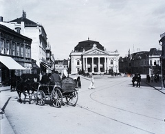 Románia,Erdély, Nagyvárad, Bémer tér (Piata Regele Ferdinand I), Szigligeti színház., 1907, Magyar Földrajzi Múzeum / Erdélyi Mór cége, szekér, lovaskocsi, színház, Fellner és Helmer-terv, sínpálya, timpanon, járókelő, Fortepan #86865