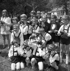 Hungary, Fót, Gyermekváros, Gyermeknap., 1970, Urbán Tamás, fun, kids, camera, photography, Shkolnik-brand, Fortepan #87178