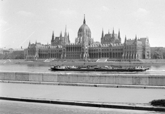 Hungary, Budapest, Parlament., 1969, Gyöngyi, barge, Imre Steindl-design, parliament, Neo-Gothic-style, Danube, eclectic architecture, Fortepan #8718