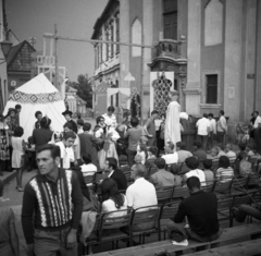 Magyarország, Szentendre, Fő (Marx) tér, nyári Szentendrei Teátrum, jobbra a Blagovesztenszka görögkeleti templom., 1970, Urbán Tamás, színház, nézőtér, szabadtéri színpad, Fortepan #87180