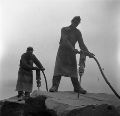 Magyarország, Dunabogdány, Csódi-hegy, kőbánya., 1970, Urbán Tamás, légkalapács, védősisak, Fortepan #87211