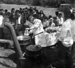 Magyarország, Ipolydamásd, Fő utca, ünnepség a Művelődési Ház előtt a település határőrközséggé avatása alkalmából 1971. május 16-án., 1971, Urbán Tamás, gulyáságyú, Fortepan #87344