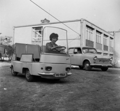 Magyarország, Budapest XII., Istenhegyi út 29-33. A Villamosipari Kutató Intézet Tiny I nevű, villanymotorral szerelt nyitott városi kisautója., 1970, Urbán Tamás, Trabant 601, rendszám, Budapest, Fortepan #87389