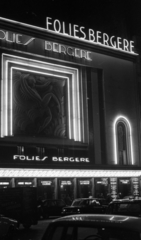 France, Paris, Rue Richer 32., a Folies Bergère mulató., 1971, Urbán Tamás, neon sign, Fortepan #87470