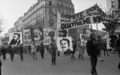 France, Paris, Avenue de la République az Avenue Parmentier kereszteződésénél., 1971, Urbán Tamás, Lenin-portrayal, strike, Karl Marx-portrayal, Friedrich Engels-portrayal, banner, Fortepan #87523