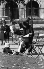 France, Paris, Place des Vosges., 1971, Urbán Tamás, reading, Fortepan #87531