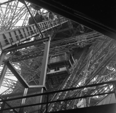 France, Paris, Eiffel-torony., 1971, Urbán Tamás, tower, steel structure, Gustave Eiffel-design, Fortepan #87536