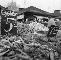 Hungary, Budapest XIII., Lehel (Élmunkás) tér, piac., 1971, Urbán Tamás, price tag, market, greengrocer, vegetables, Budapest, Fortepan #87574