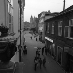 Hungary, Székesfehérvár, Kossuth utca a Városház (Szabadság) tér felé nézve. Háttérben a Nepomuki Szent János-templom tornyai látszanak., 1972, Urbán Tamás, church, sign-board, street view, Baroque-style, Catholic Church, shoe store, Paul Hatzinger-design, Fortepan #87684