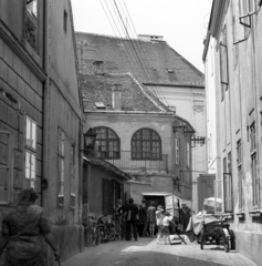 Hungary, Székesfehérvár, Vasvári Pál utca a Táncsics Mihály utca felől nézve., 1972, Urbán Tamás, street view, transportation, Fortepan #87691