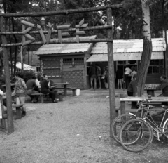 Hungary, Szigethalom, a taksonyi ÁFÉSZ önkiszolgáló büféje., 1972, Urbán Tamás, bicycle, buffet, Fortepan #87698