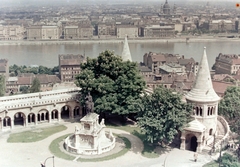 Magyarország, budai Vár, Budapest I., látkép a Mátyás-templom tornyából fotózva, előtérben a Halászbástya és a Víziváros., 1956, Fortepan, színes, szobor, látkép, lovas szobor, foghíj telek, gesztenyefa, Szent István-ábrázolás, Budapest, Fortepan #877